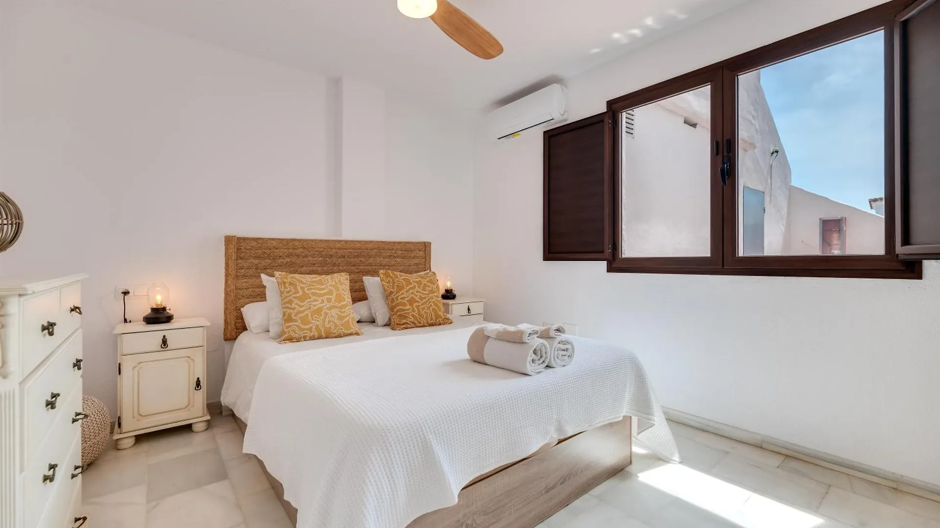 Apartamento Con Amplio Porche Y Bbq Benalmadena 0*,