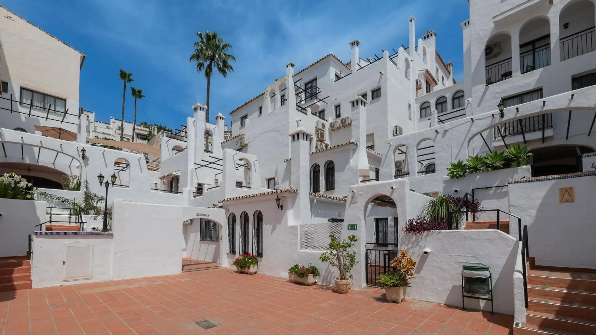 Apartamento Con Amplio Porche Y Bbq Benalmadena 0*,  Spain