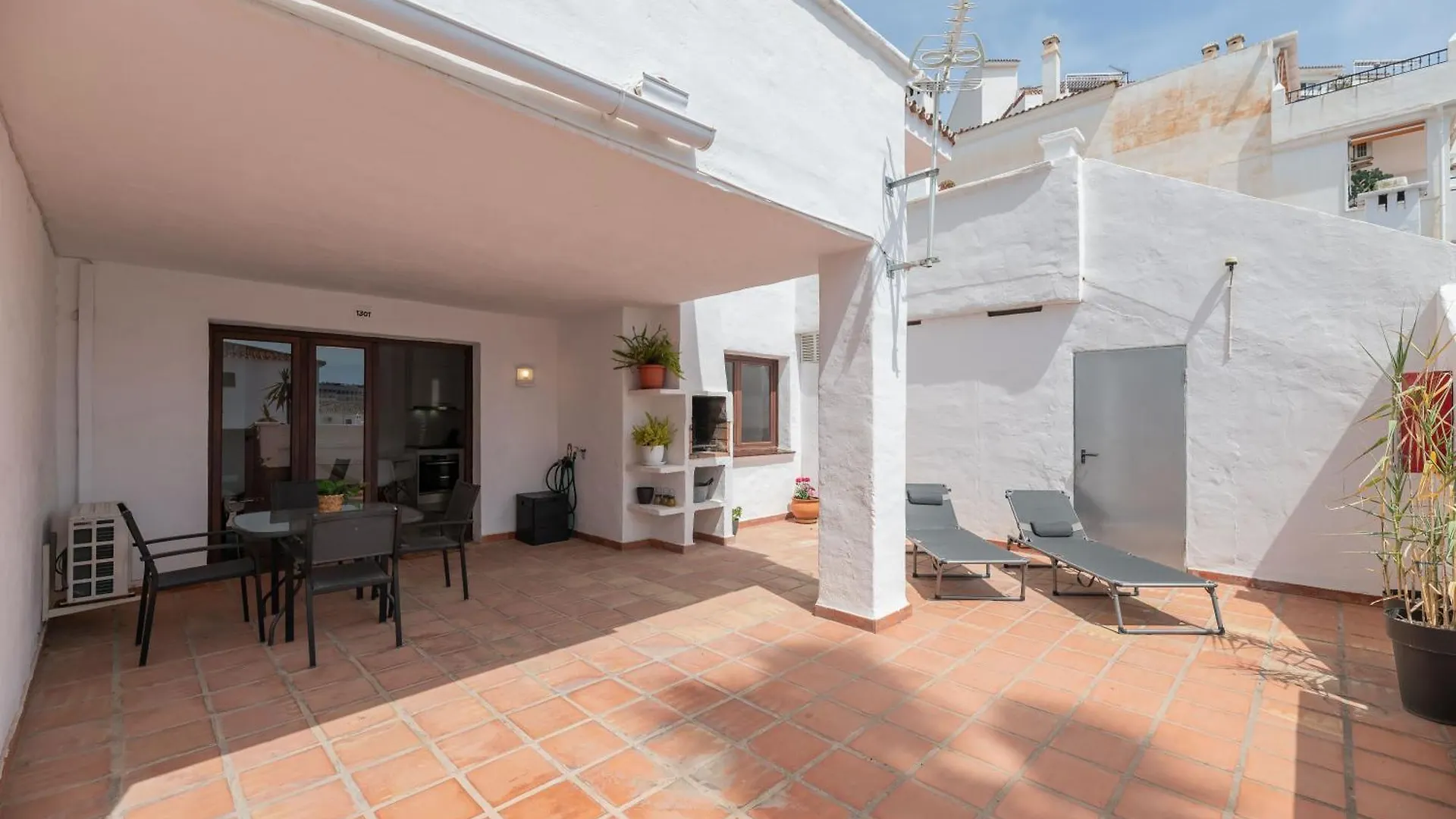 Apartamento Con Amplio Porche Y Bbq Benalmadena 0*,  Spain